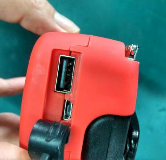Solar & Hand Crank Emergency Radio with Flashlight and USB Charging